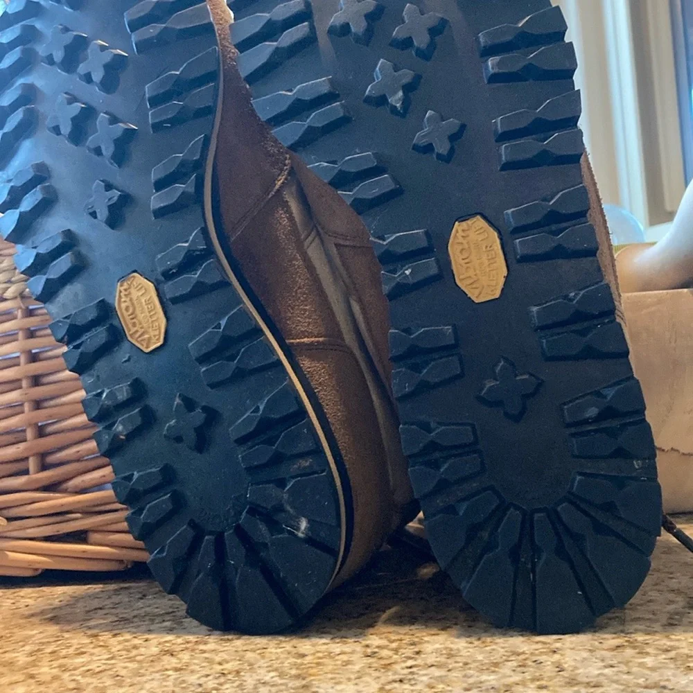 Vasque Boots Leather / Waterproof Canvas Upper Vibram Sole Boots Black Lug Sole